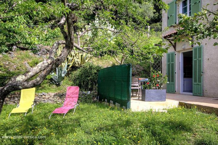 Gîte pour 3 personnes, avec Terrasse et Jardin à Santa-Maria-Poggio