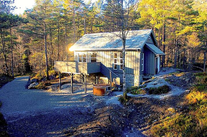 Blockhütte für 8 Personen, mit Balkon und Sauna sowie Whirlpool - 1