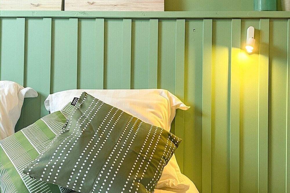 A charming apartment inside an old farm, with swimming pool in Yffiniac, Côte de Goëlo