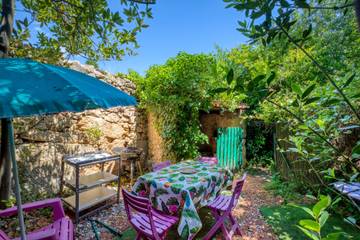 Gîte pour 2 personnes, avec jardin à Poussan