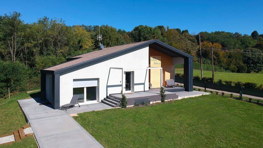 Casa vacanza per 11 persone, con giardino e terrazza a Montebelluna