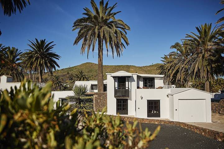 Holiday home for 6 people, with balcony and garden as well as pool - 1