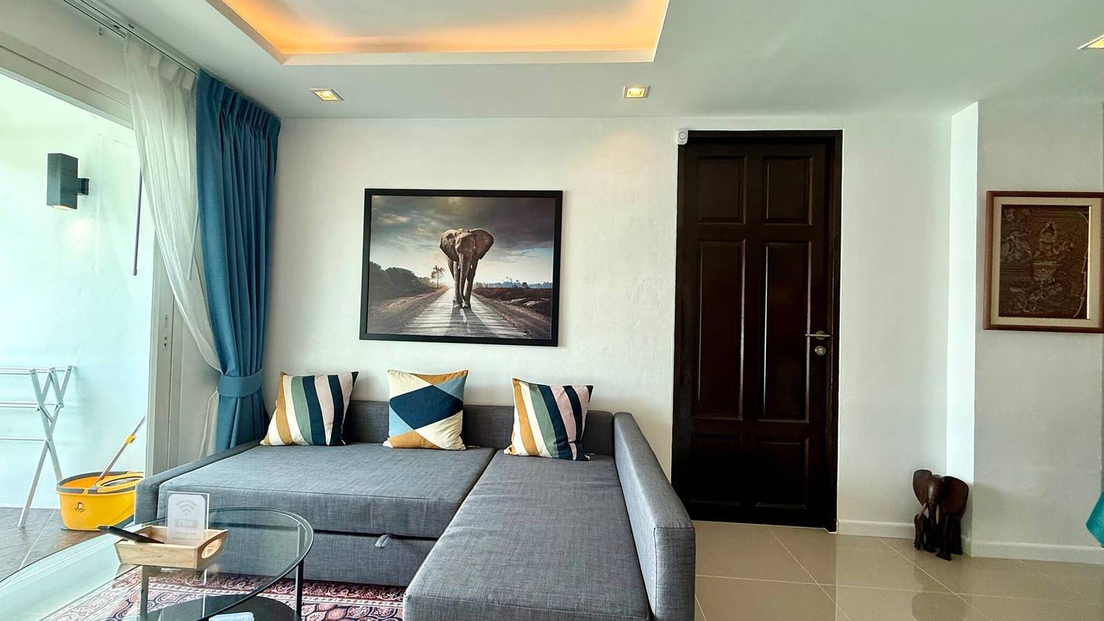 Ganze Ferienwohnung, 6-20 2 Schlafzimmer und 2 Badezimmer 1 km zu Fuß zum Patong Beach in Patong Beach, Phuket