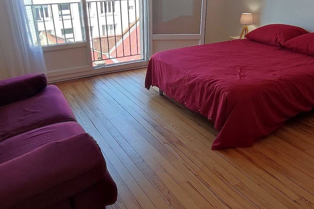 Entire apartment, Grand Logement Rénové, 84 m2, 5 Personnes, à 100 m de la Gare et du Tramway in Le Havre, Le Havre region