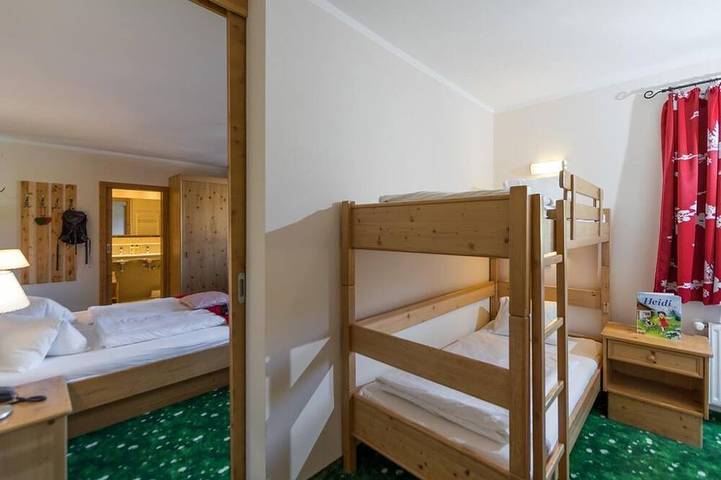 Familienzimmer Typ \"Schnucki\" - Heidi Hotel am Falkert in Reichenau (Österreich), Nockberge