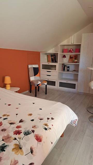 Chambre d’hôte pour 2 personnes, avec jardin ainsi que terrasse et vue à Ussel