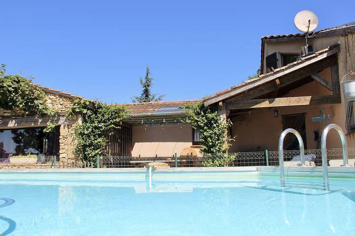 Villa pour 6 personnes, avec jacuzzi ainsi que sauna et jardin, animaux acceptés