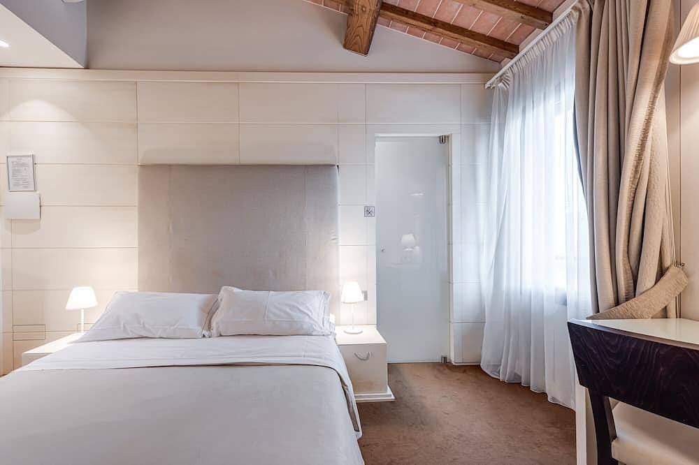 Entire apartment, Molo 73 Elba Room - Breakfast and Parking in Empoli, Florence Province