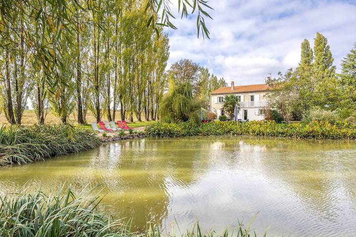 Location de vacances pour 2 personnes, avec Jardin à Saint-Michel-Mont-Mercure