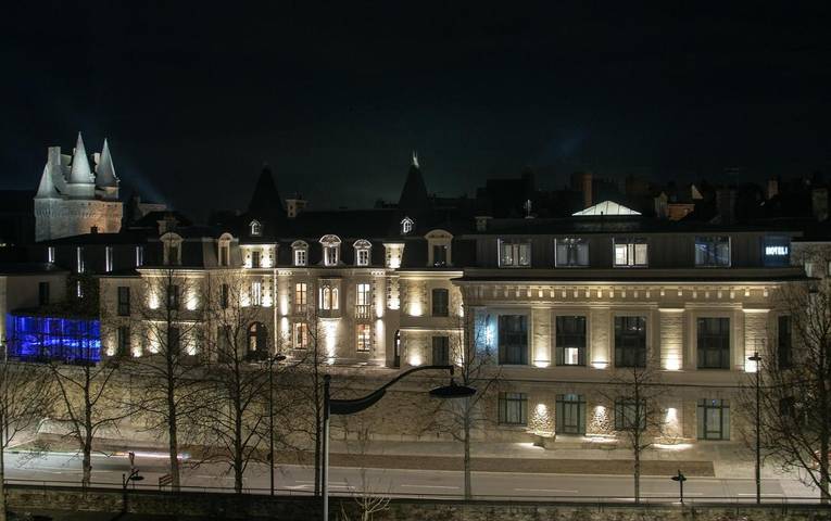 Hôtel pour 2 personnes, avec terrasse et sauna ainsi que vue et piscine à Vitré - 2