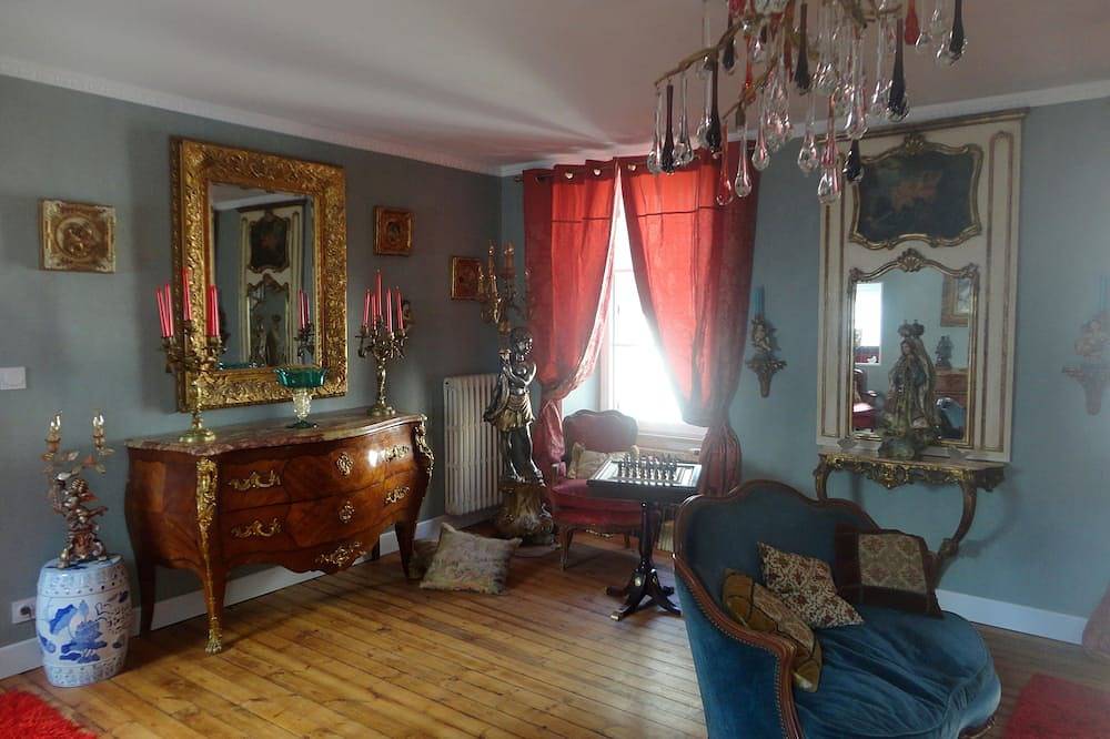 Présentation de l'Hôte, de l'environnement, et de votre suite \" Ti Trianon\" in Rosporden, Région de Quimper