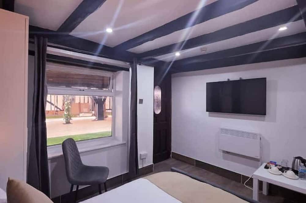 Courtyard Lodge -Room 8 on suite in Central Bedfordshire