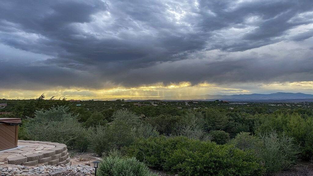 Luxurious 3 Bedroom-3 Bath~ Majestic views~ outdoor Hot tub~10 minutes to Plaza in Santa Fe, Santa Fe County
