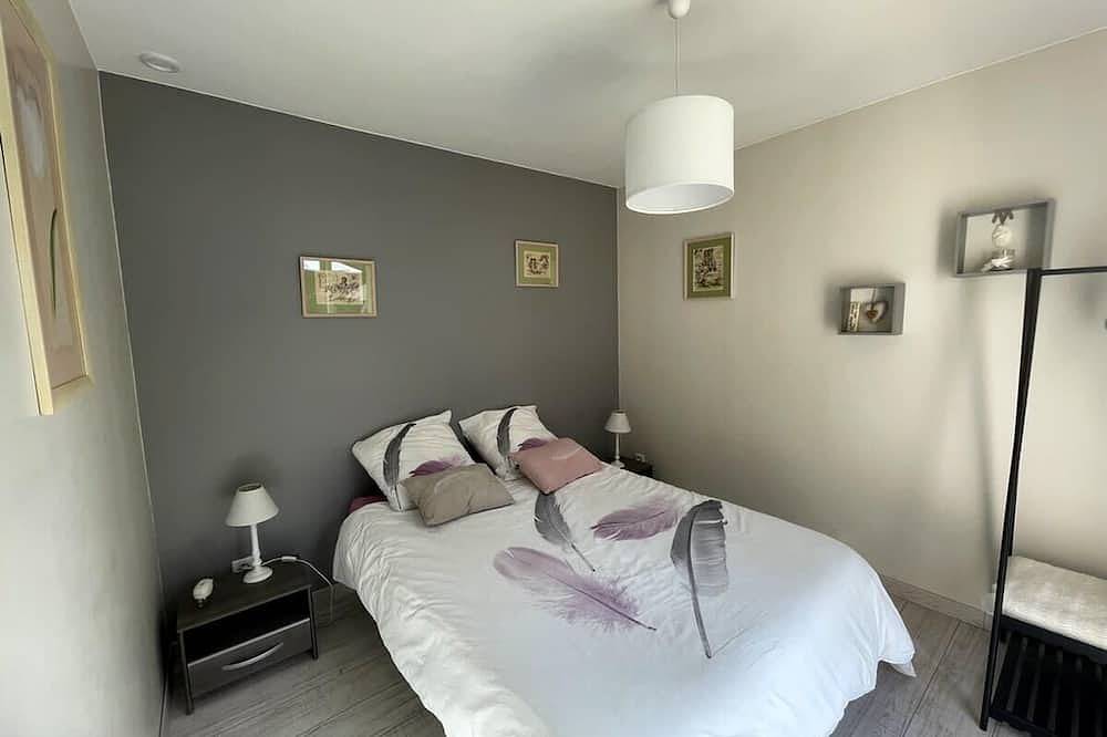 Villa des Pins, beautiful family home, near Aix en Provence, 8 people in Lambesc, Region de Aix-en-Provence