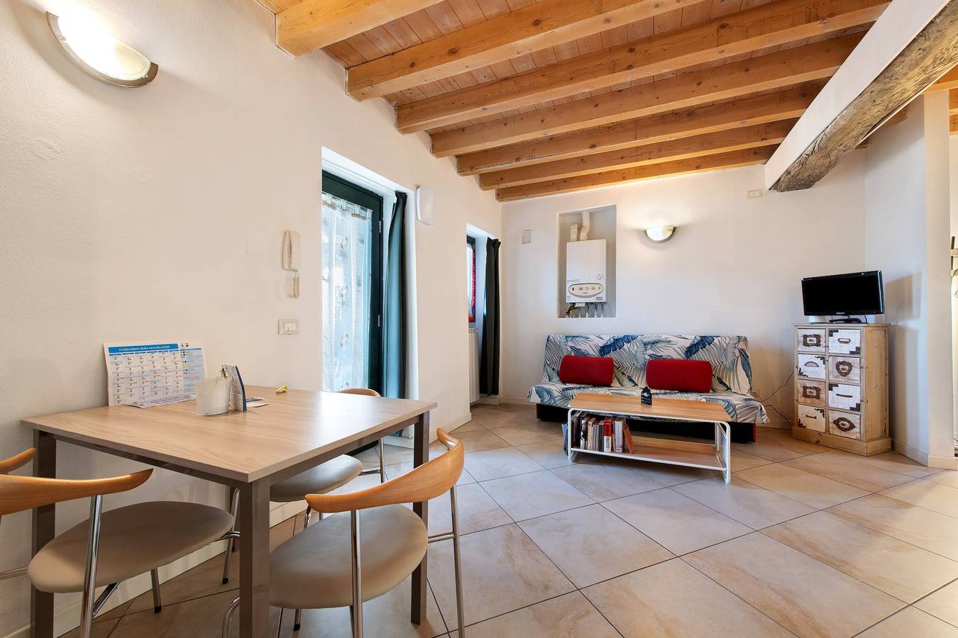 Ferienhaus 'Lakely Nest' mit Seeblick, Wlan und Klimaanlage in Sale Marasino, Catena Bresciana Occidentale