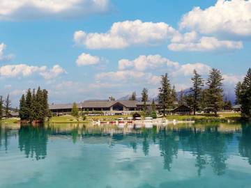 Station pour 4 personnes, avec sauna et jardin ainsi que jacuzzi et piscine, animaux acceptés dans Jasper