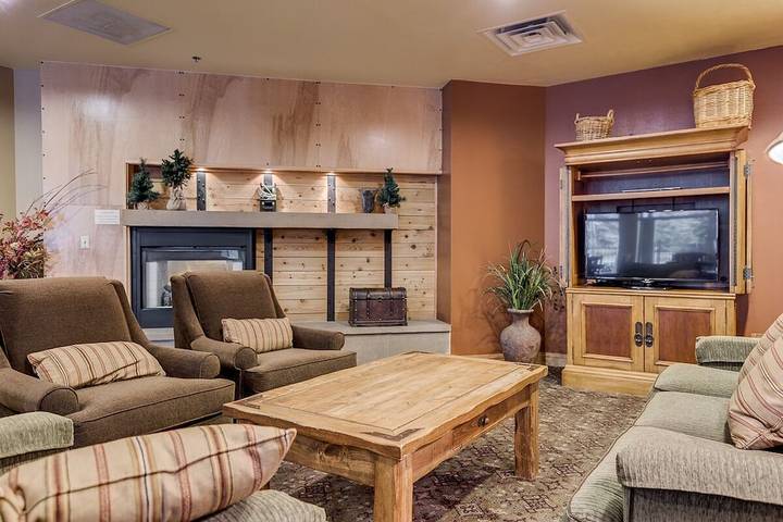 Vacation rental for 4 people, with balcony and hot tub as well as sauna and pool in Keystone