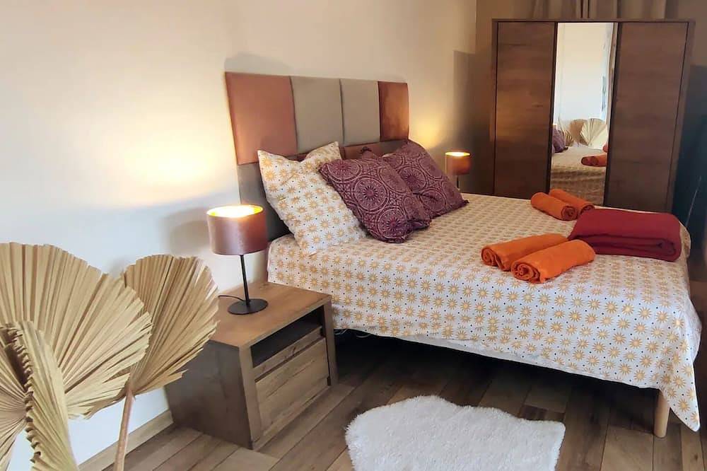 Entire apartment, Appartement Provençal Tout Confort Dans le Var in Les Arcs (Var), Draguignan region