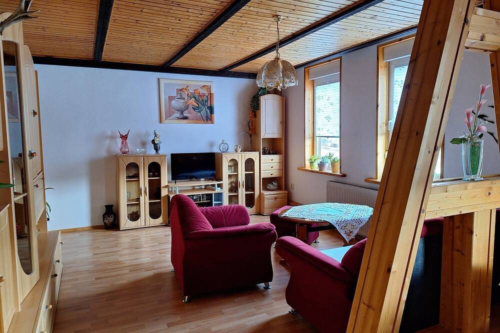 Ganze Wohnung, Idyllische,geräumige,ruhige Ferienwohnung amwaldrand . in Tambach-Dietharz, Rennsteig