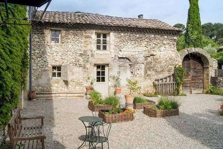 Gîte pour 4 personnes, avec Terrasse ainsi que Jardin et Piscine