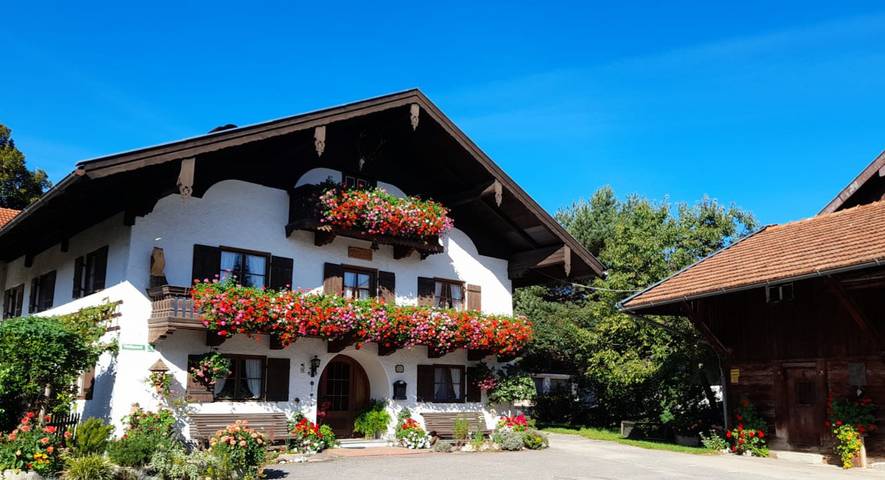 Ganze Ferienwohnung, Ferienwohnung Klauserhof - Neue Ferienwohnung 75 qm mit Balkon, bis 4 Personen, 2 sep. Schlafzimmer in Grassau, Chiemsee
