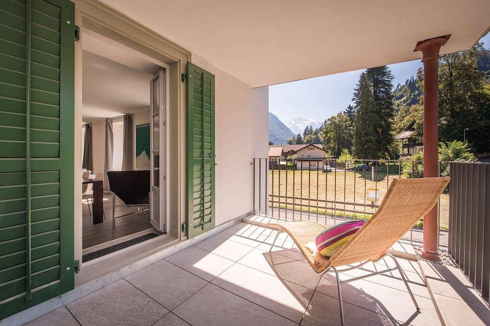 Entire apartment, Spacious apartment with terrace lounge and wellness area in Matten bei Interlaken, Lake Thun