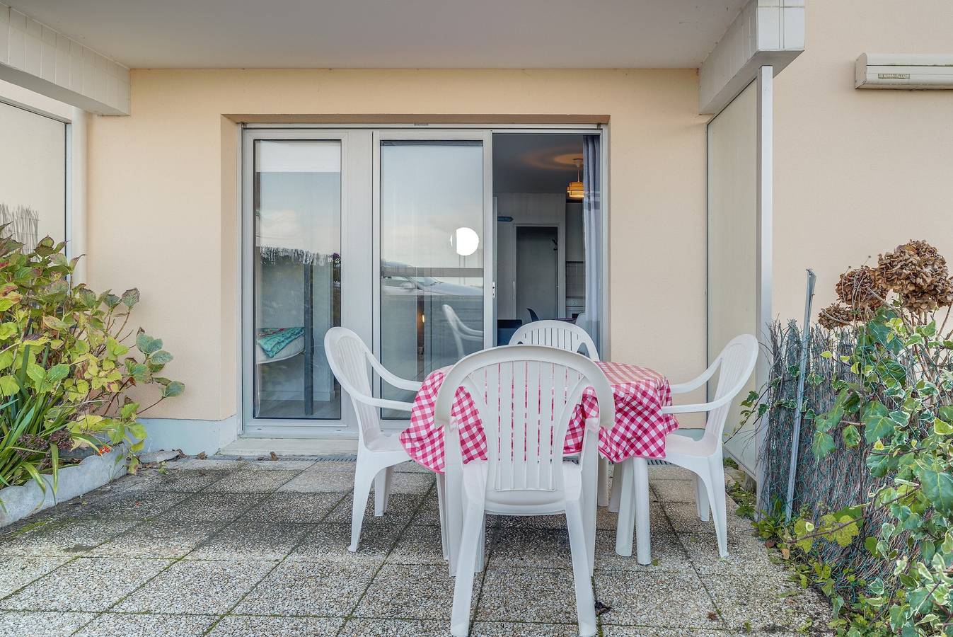 Ganze Wohnung, Charmantes Ferienapartment mit Meerblick, Terrasse und Strandnähe in Saint-Cast-le-Guildo, Dinan und Umgebung