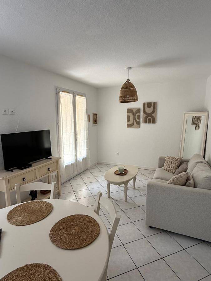 Location de vacances pour 2 personnes, avec Terrasse et Jardin à Ozillac