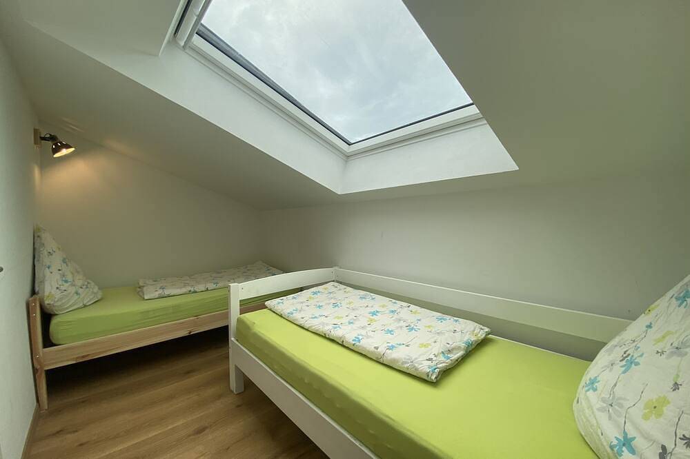 Ganze Wohnung, Ferienwohnung Lindau am Bodensee –Südbalkon, Parkplatz mit Wallbox & Fahrradraum in Lindau, Bayerisch Schwaben
