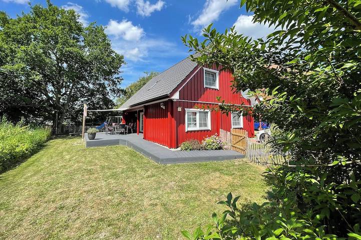 Ferienhaus für 8 Personen, mit Terrasse und Sauna sowie Garten