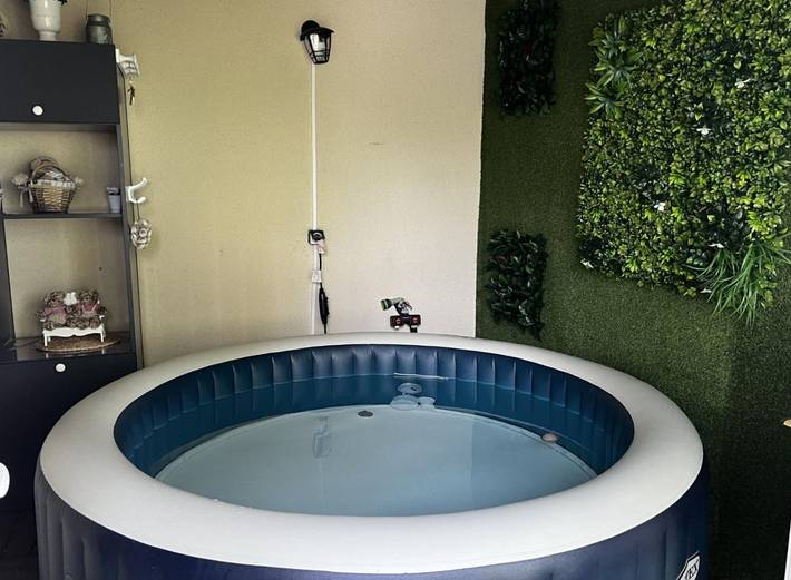 Gîte pour 4 personnes, avec balcon ainsi que jardin et jacuzzi à La Rivière-Saint-Sauveur - 2