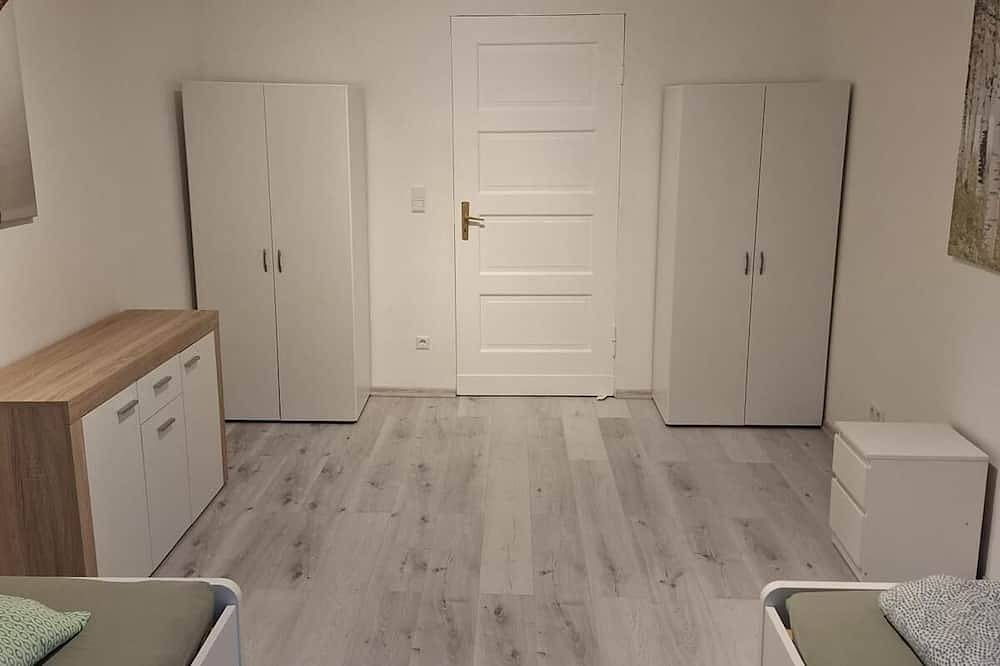 Ganze Wohnung, Steglitz Vi -große Wohnung mit Balkon für Gruppen, Kollegen oder die Familie in Steglitz Berlin, Berlin