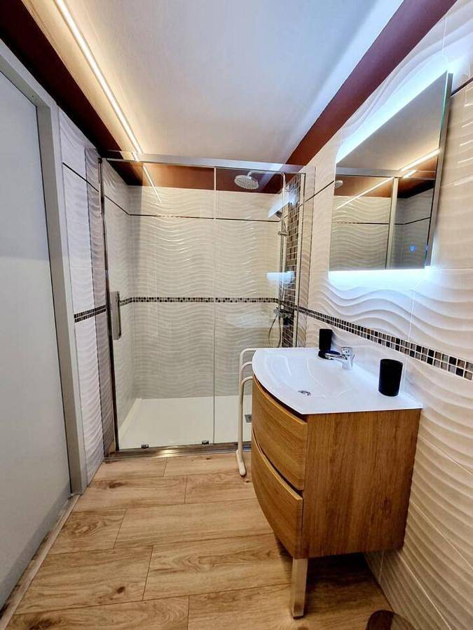 Gîte pour 2 personnes, avec terrasse dans Lac de Nantua - 3