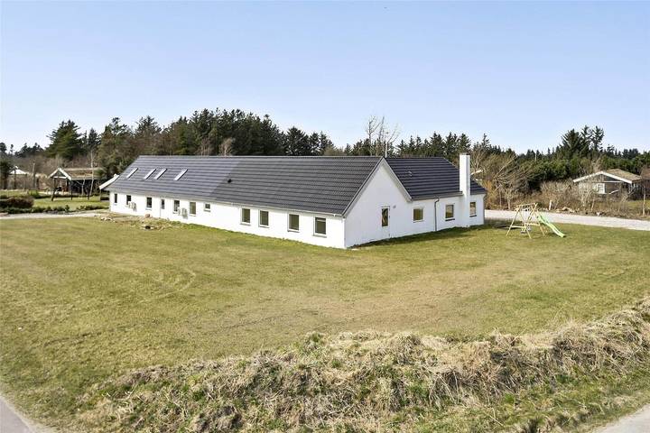 Ferienhaus für 18 Personen, mit Terrasse, kinderfreundlich in Blokhus