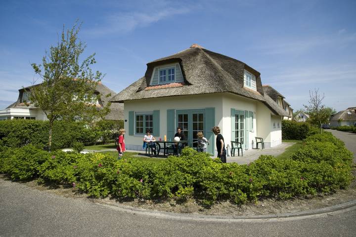 Bungalow für 6 Personen, mit Balkon/Terrasse und Terrasse sowie Garten und Sauna