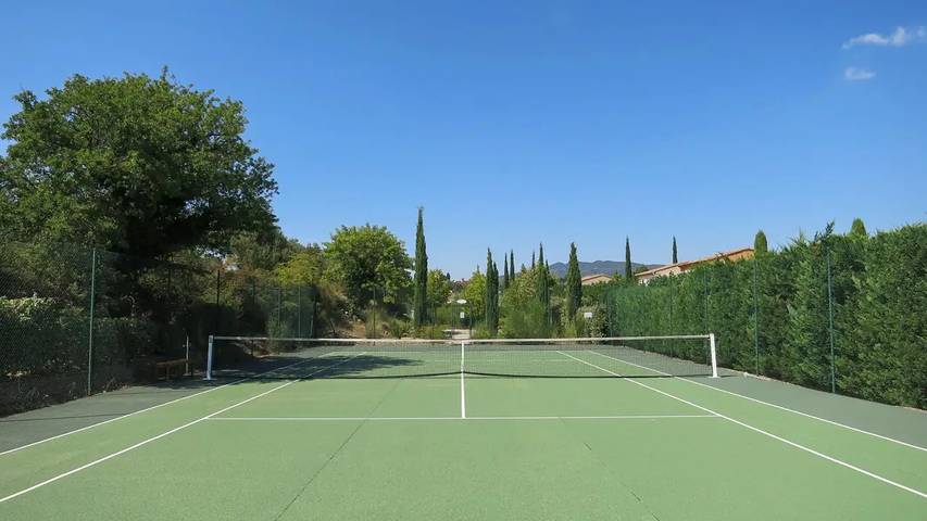Location de vacances pour 7 personnes, avec Terrasse ainsi que Jardin et Piscine à Aups - 4