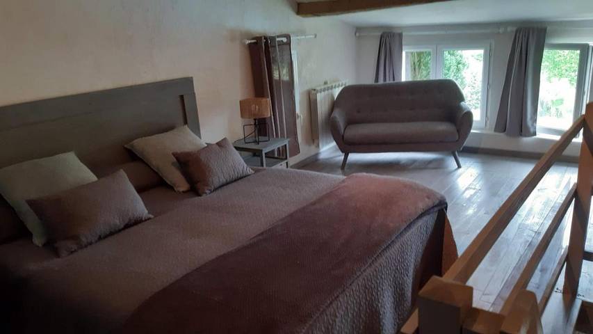 Location de vacances pour 2 personnes, avec jardin et terrasse ainsi que piscine et vue à Saint-Genès-de-Castillon - 4