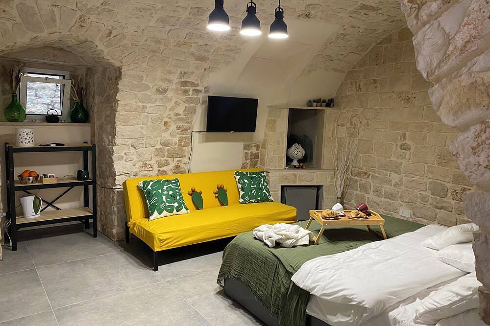 Urban Luxury in Conversano: Discover the Exclusive Suite 20 with Hot Tub in Conversano, Province de Bari