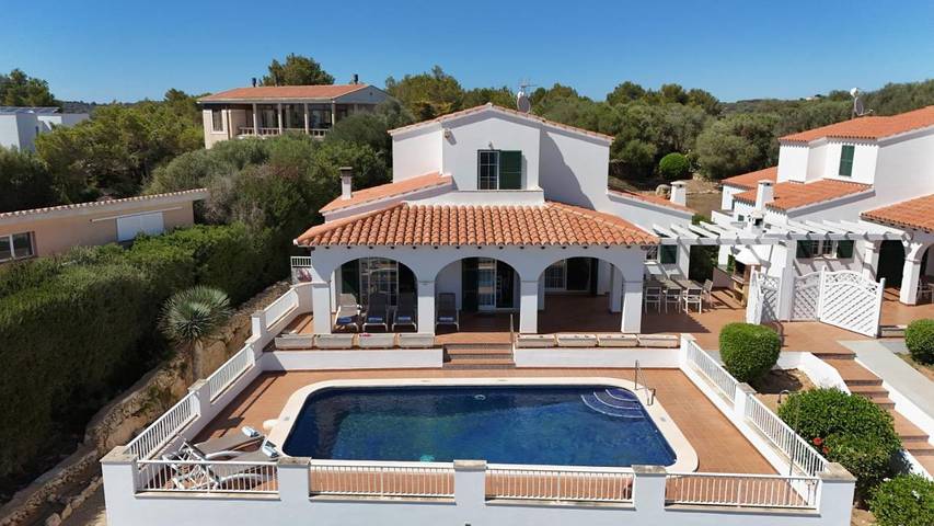 Villa für 8 Personen, mit Ausblick und Pool sowie Garten - 1