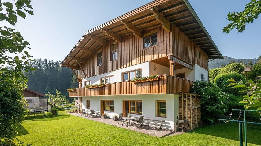 Ferienwohnung für 4 Personen, mit Garten und Terrasse, kinderfreundlich in Scheffau am Wilden Kaiser
