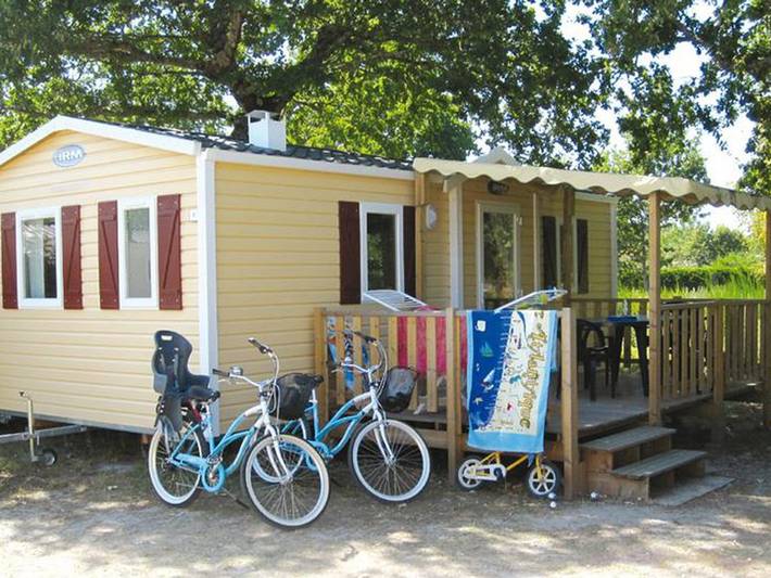 Camping pour 4 personnes, avec piscine et terrasse