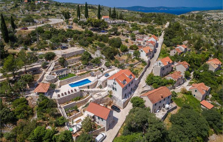 Ferienhaus für 16 Personen, mit Terrasse und Whirlpool, mit Haustier - 1