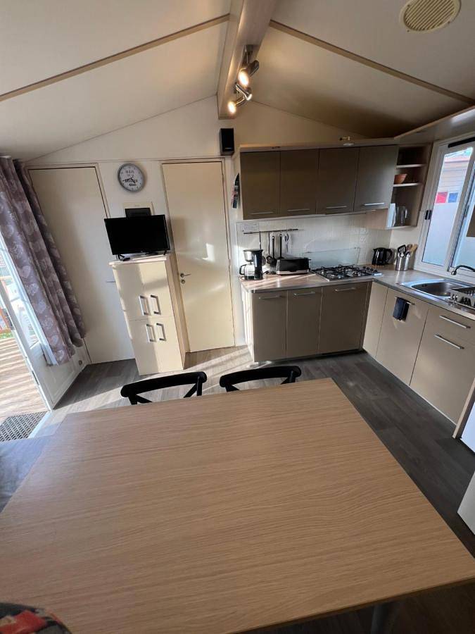 Camping pour 6 personnes, avec bassin pour enfant ainsi que piscine et terrasse à Port-la-Nouvelle - 2