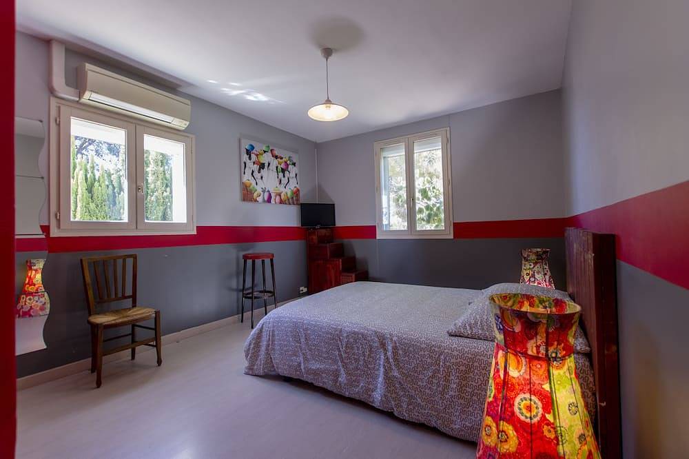 Chalet Con Piscina Cubierta Y Calefaccionada. in Sérignan, Côte d'Améthyste