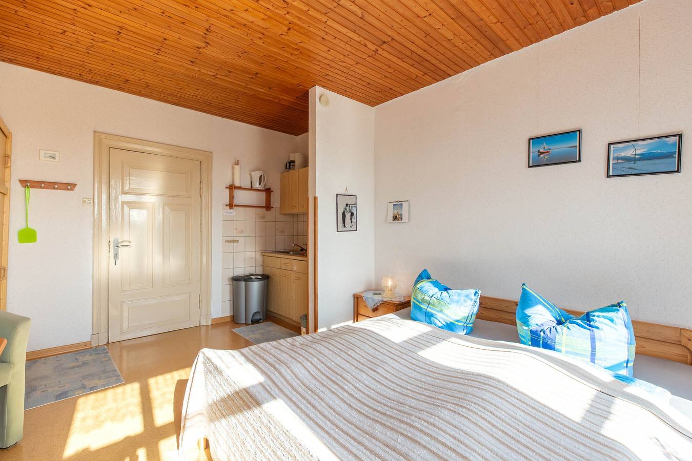 Ganzes Studio, Apartment 'Fewo Süderstuv' mit gemeinsamer Terrasse, Garten und Wlan in Pellworm, Nordfriesland