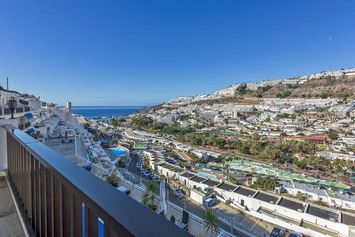 Apartment for 4 people, with Balcony and Terrace as well as Pool in Puerto Rico Marina