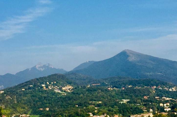 Appartamento per 2 persone, con Balcone e Terrazza nonché Giardino e Panorama a Erba