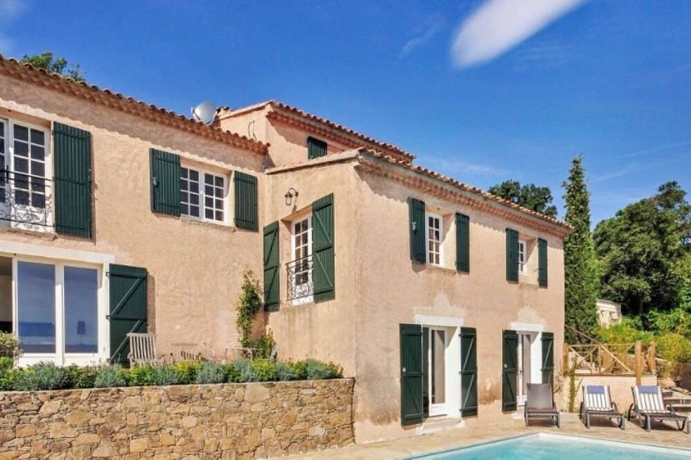 Maison de village sur flanc de colline rénovée avec piscine et vue magnifique in La Garde-Freinet, Côte méditerranéenne (France)