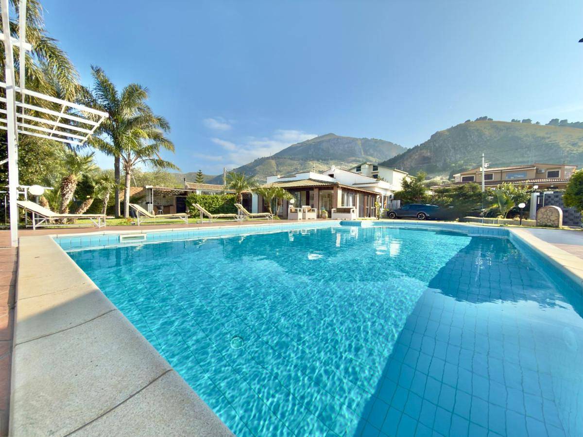 Villa with Private Pool in Altavilla Milicia, Provincia di Palermo