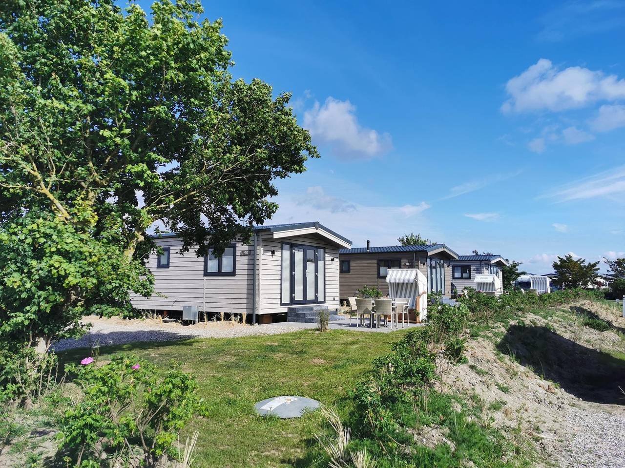 Lotsenhaus mit teilweise eingezäuntem Garten in Bliesdorf Strand, Schashagen